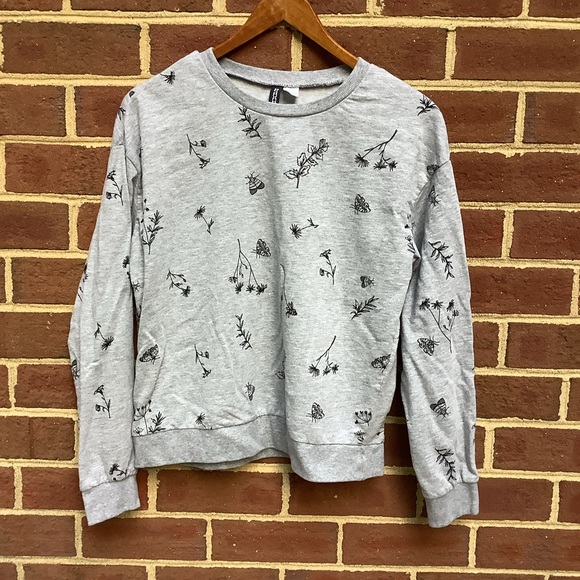 H&M Tops - EUC DIVIDED by H&M Gray Floral Butterfly Long Sleeve Shirt L